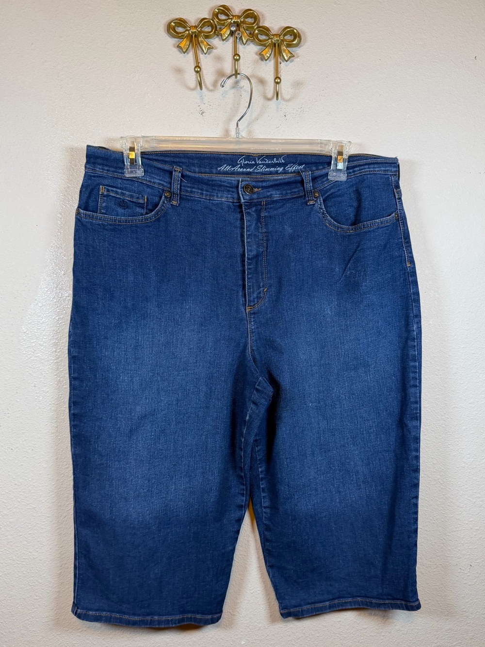 Gloria Vanderbilt All Around Slimming Effect Bermuda Shorts. Size 18